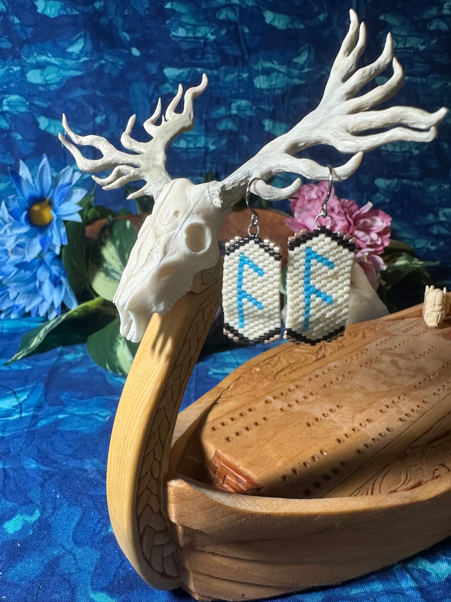 Ansuz earrings with border